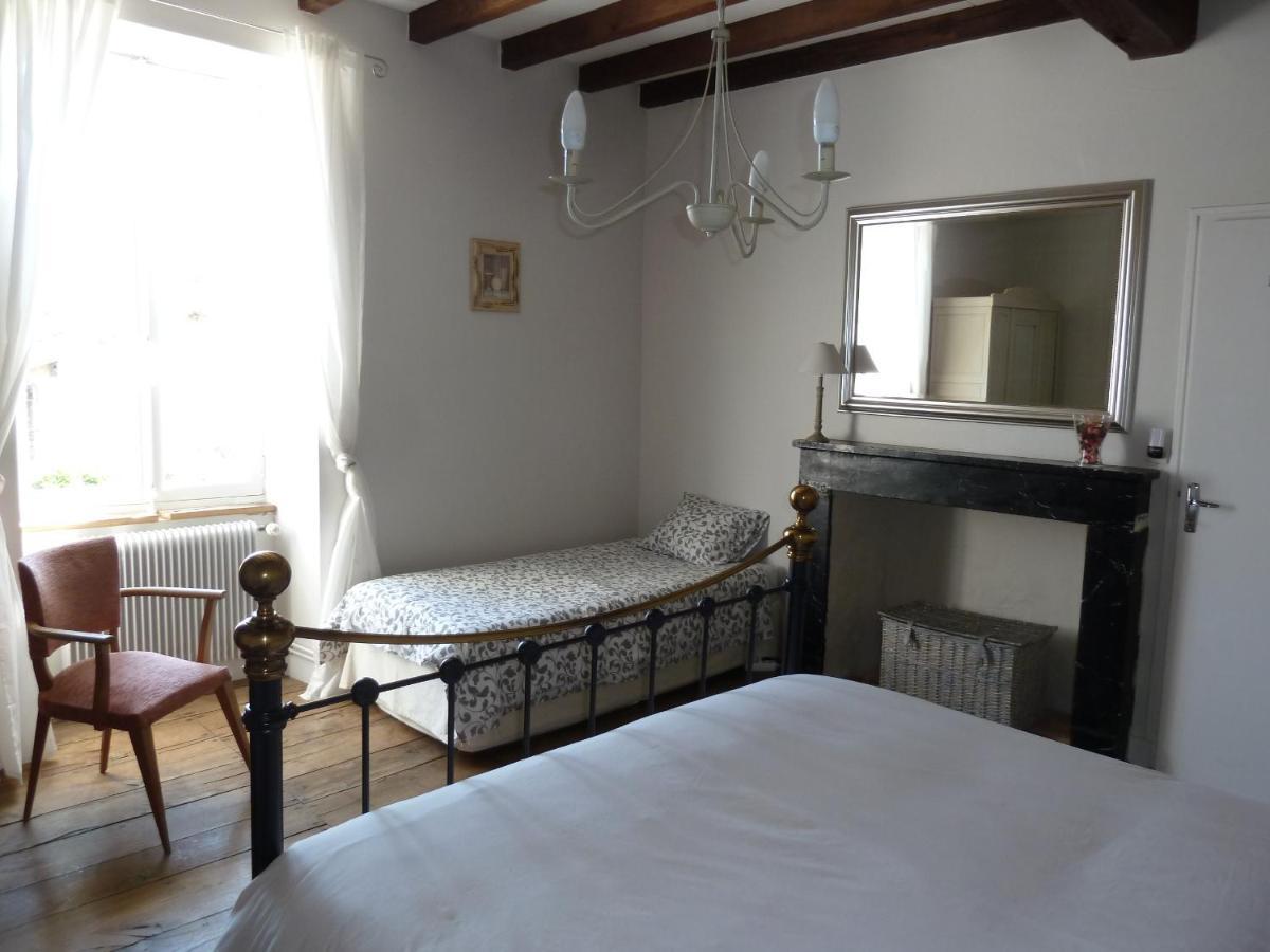 A L'Ombre Du Marronnier Gites La Peruse Εξωτερικό φωτογραφία