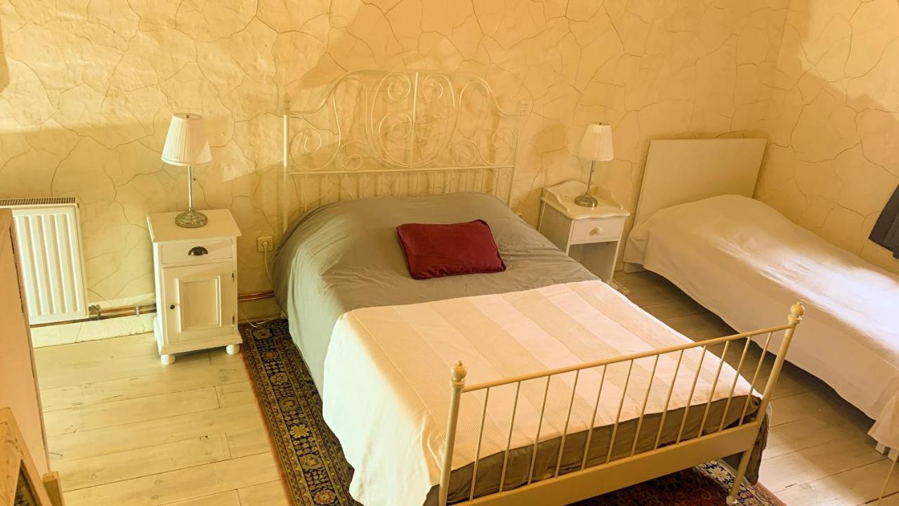 A L'Ombre Du Marronnier Gites La Peruse Εξωτερικό φωτογραφία